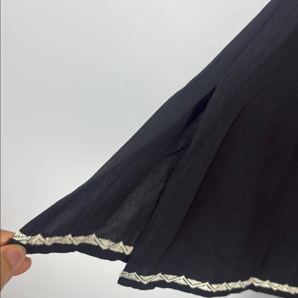 Chelsea & Theodore Black Boho Embroidered Peasant with Bell Sleeve Size Large - Picture 7 of 12